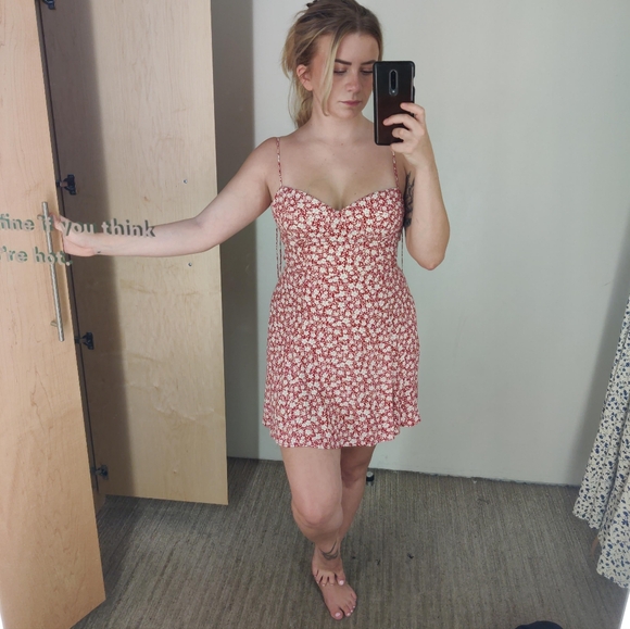 Reformation Saskia Red & White Floral Mini Dress - Picture 1 of 11